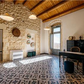  6 bedroom villa with heated pool in Modica, sleeps 18